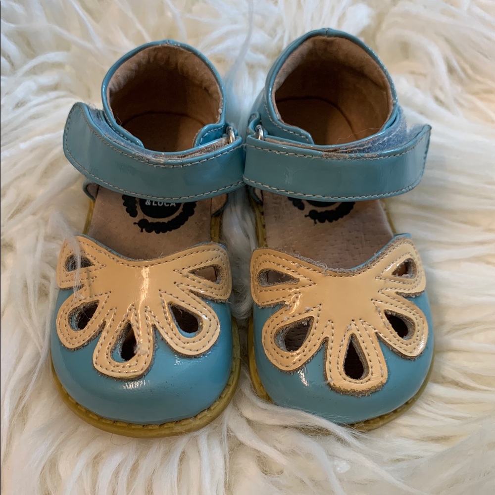 ✔️SOLD✔️Livie & Luca sky blue petals